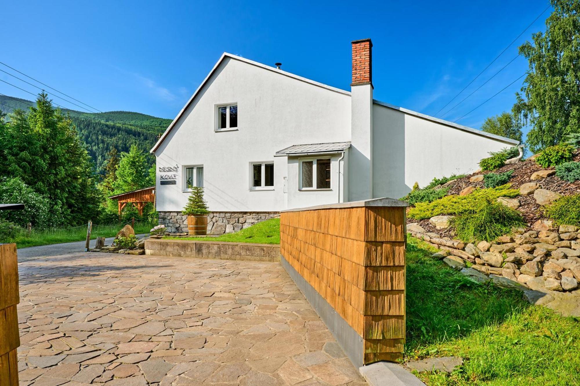 Desny Kout Villa Kouty Exterior photo
